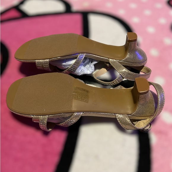 Shoes For Kids Size 6 - Picture 3 of 3